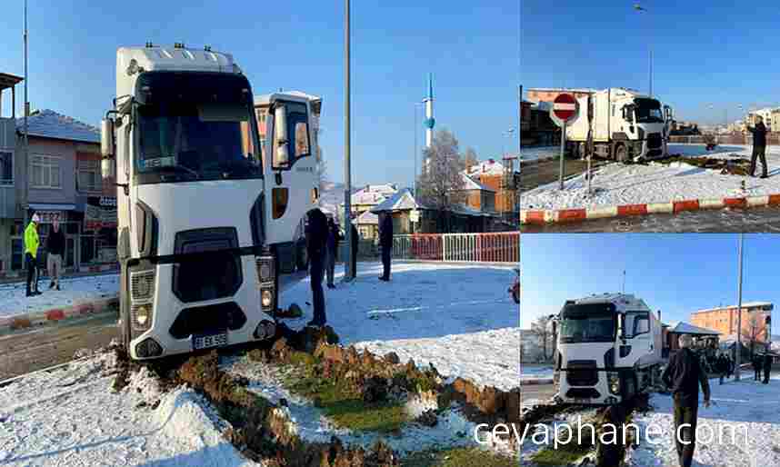 Samsun'da Buzlanma Kazası: Kamyon Refüje Çıktı