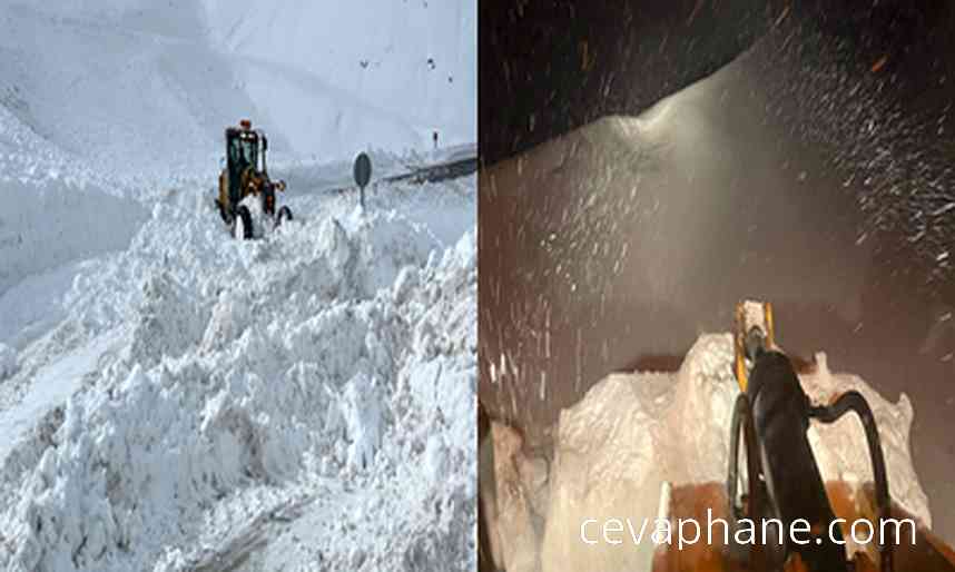 Hakkari'de Karayolları Ekipleri Sınır Köylerinde Karla Mücadeleye Devam Ediyor