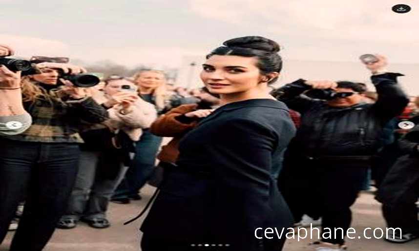 Tuba Büyüküstün Paris Moda Haftası'nda Zarafetiyle Büyüledi!