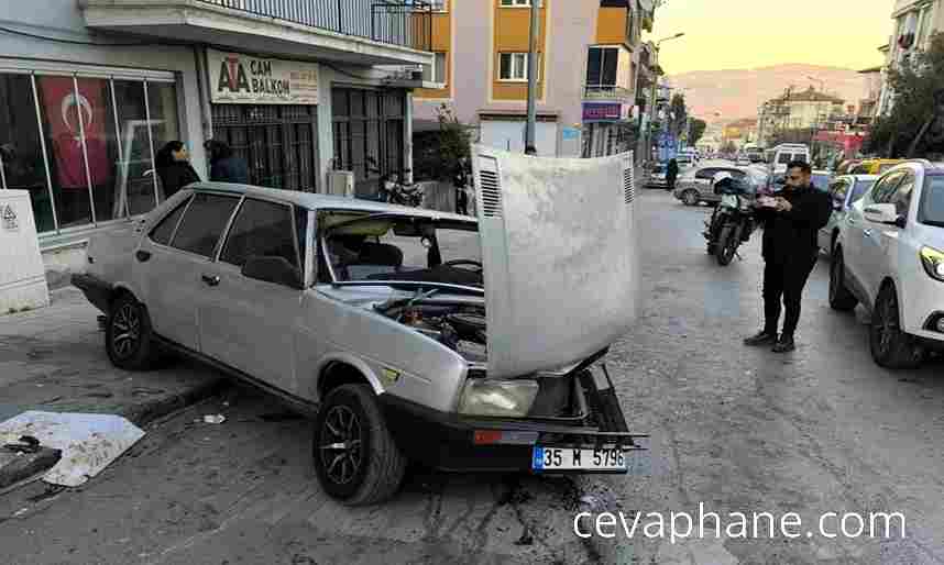 Denizli'de Polis Aracı ve Otomobil Çarpıştı: 4 Yaralı