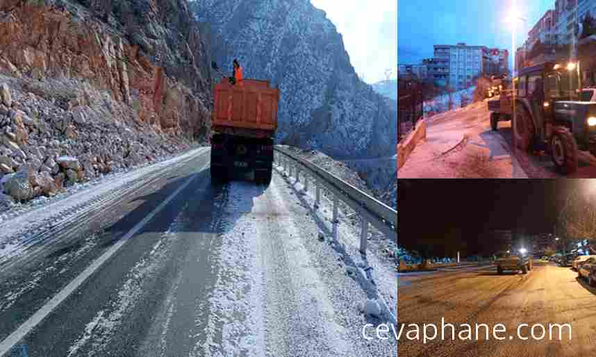 Siirt'te Kar Yağışı Sonrası Buzlanmaya Karşı Tuzlama Çalışmaları Sürüyor