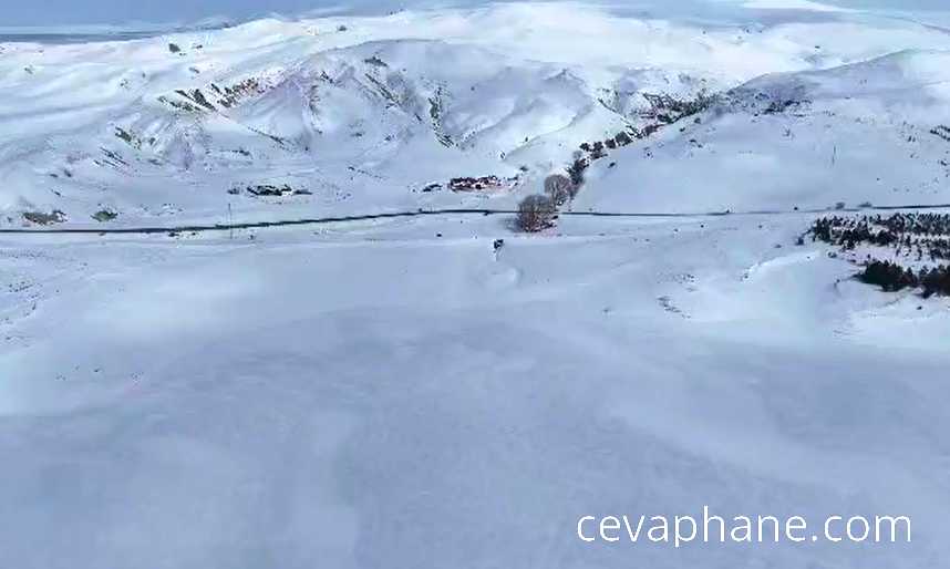 Sivas'ta Dondurucu Soğuklar: Altınyayla Göleti Buz Kesti