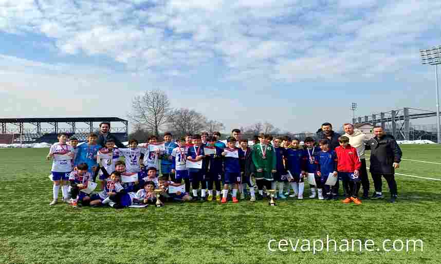 Bilgi Ortaokulu Futbol Şampiyonu Oldu: Düzce'de Heyecan Dorukta!