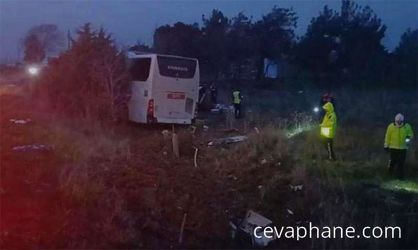 Çanakkale'de Yolcu Otobüsü Devrildi: Yunanistan-İzmir Seferinde 11 Yaralı