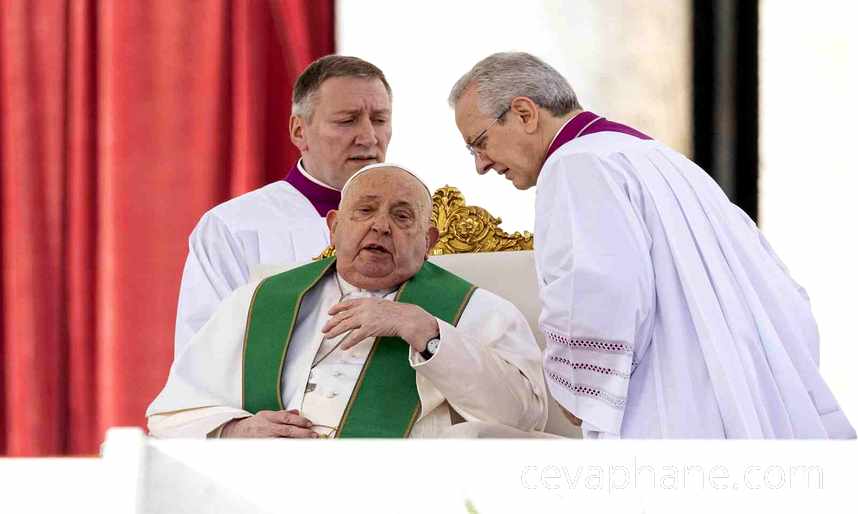 Papa Francis'ten Acı Haber: İki Kez Solunum Yetmezliği Yaşadı